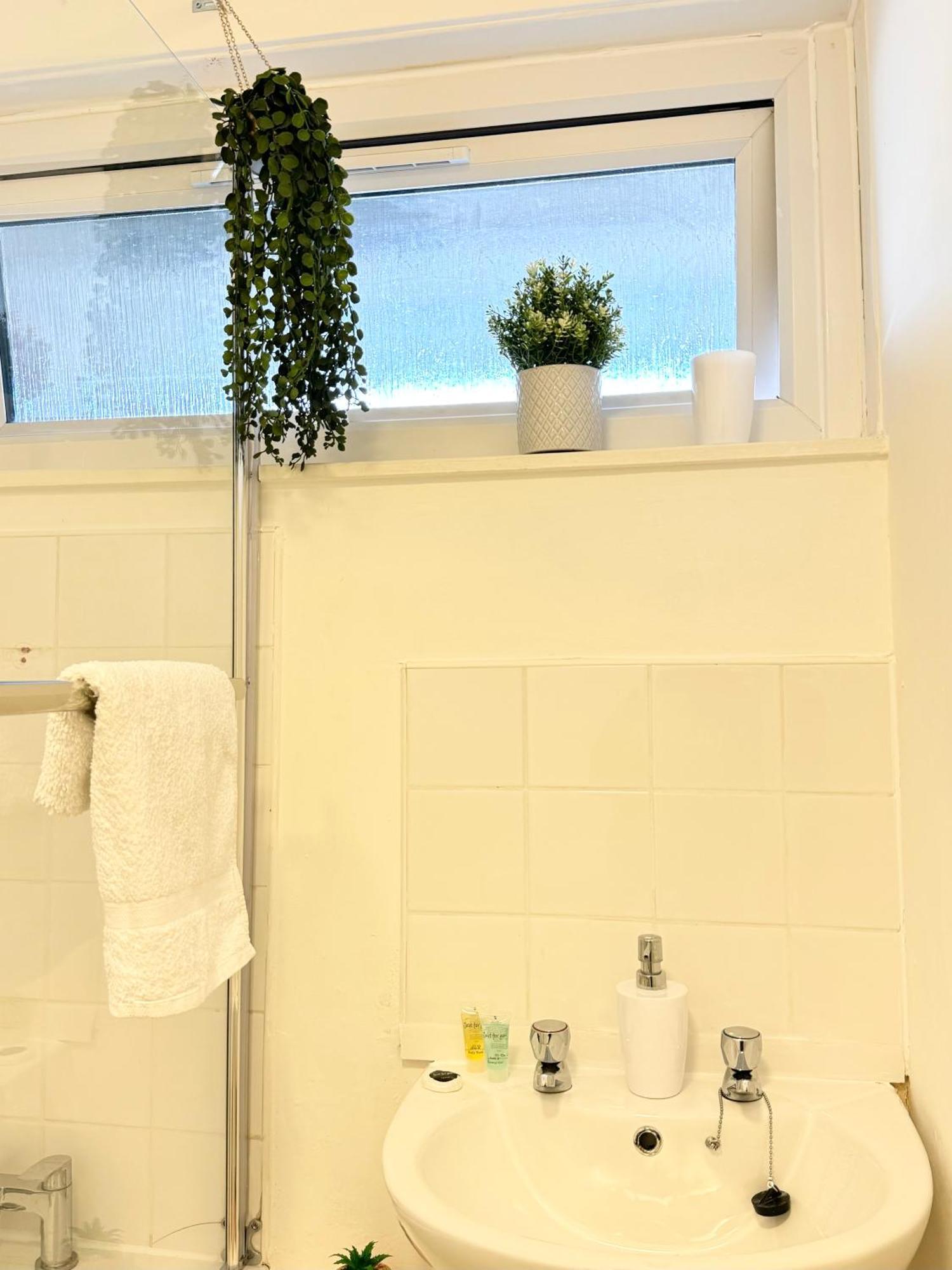 Stunning Apartment, Sleeps 4, Central London, 1 Bedroom, Zone 1, Kennington - Open For Business Stays, Long Stays And Families Relocating Luaran gambar