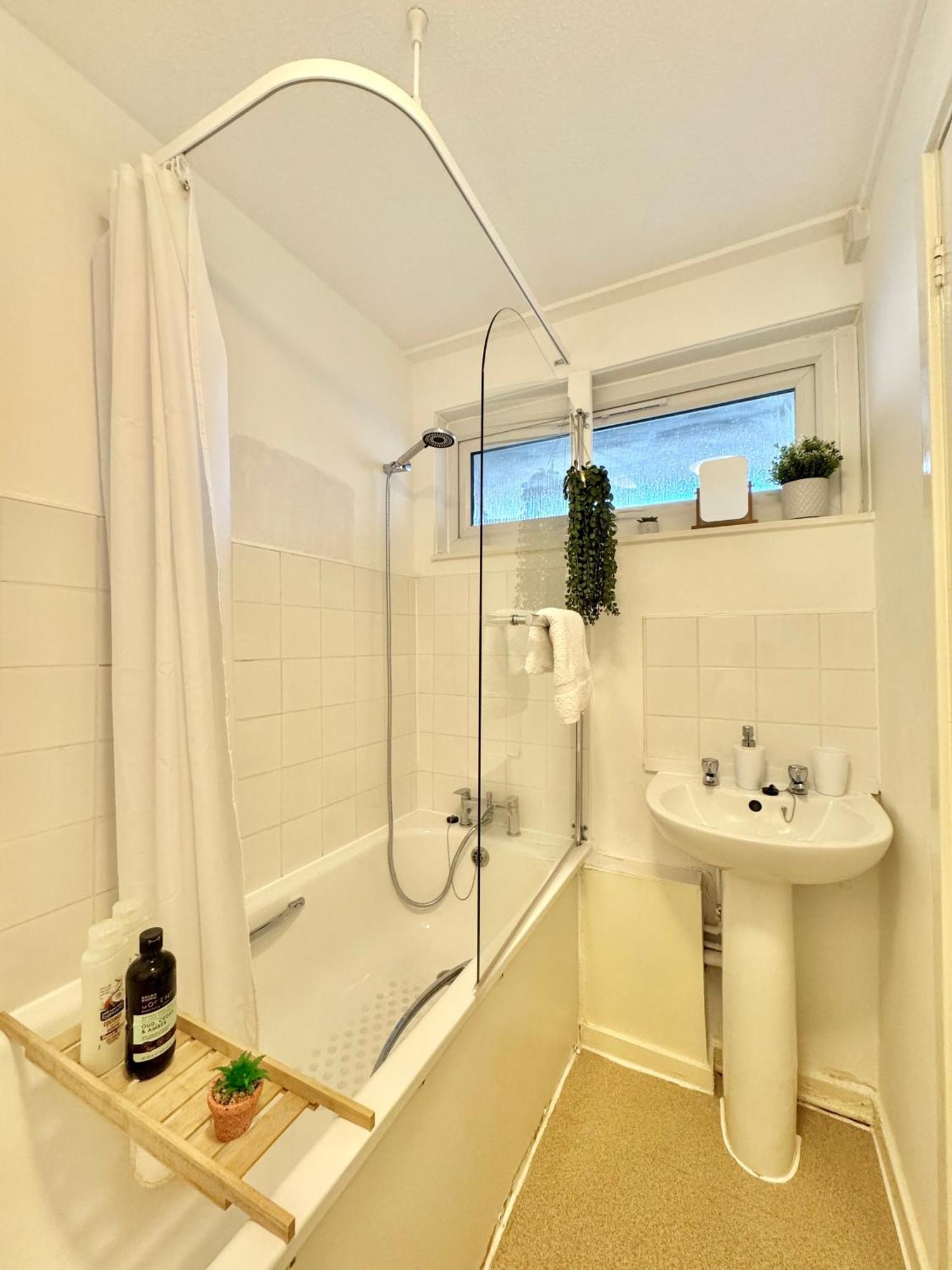 Stunning Apartment, Sleeps 4, Central London, 1 Bedroom, Zone 1, Kennington - Open For Business Stays, Long Stays And Families Relocating Luaran gambar
